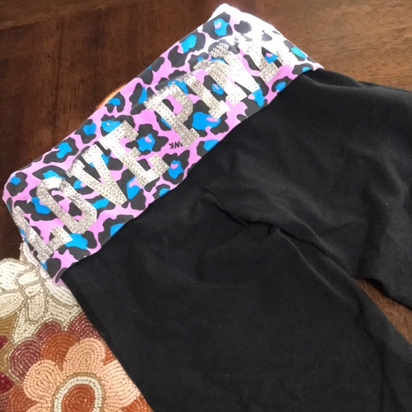 PINK Victoria's Secret Pants - Pink Capri leggings